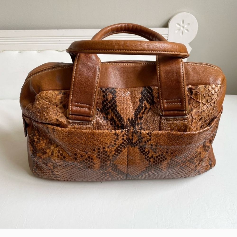BROWN TAN BOWLER TOTE BAG SNAKESKIN TOP ZIPPER POCKETS FEET DOUBLE STRAPS